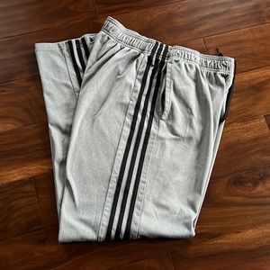 Track pants w/drawstring waist & side pockets